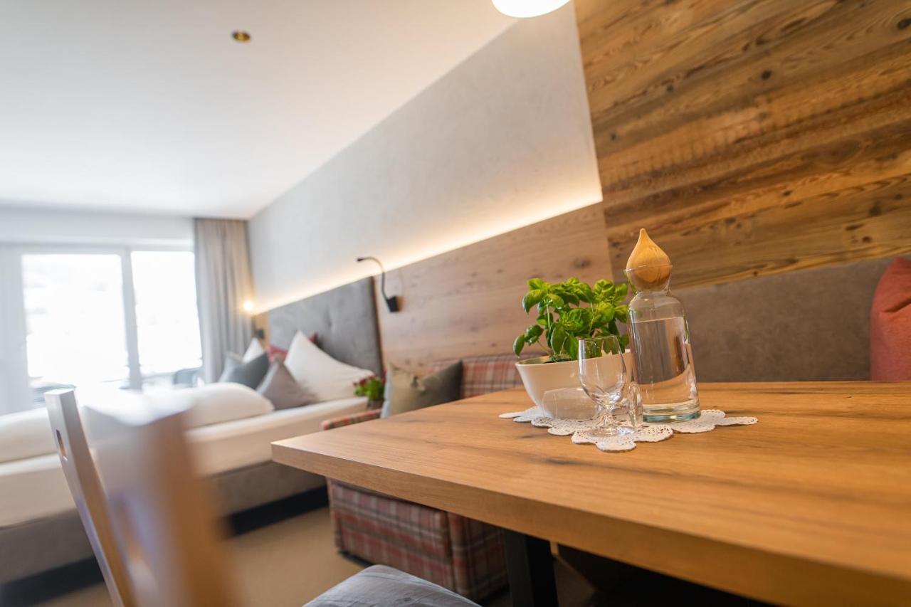 Aparthotel Hochland Gmbh Nauders Buitenkant foto