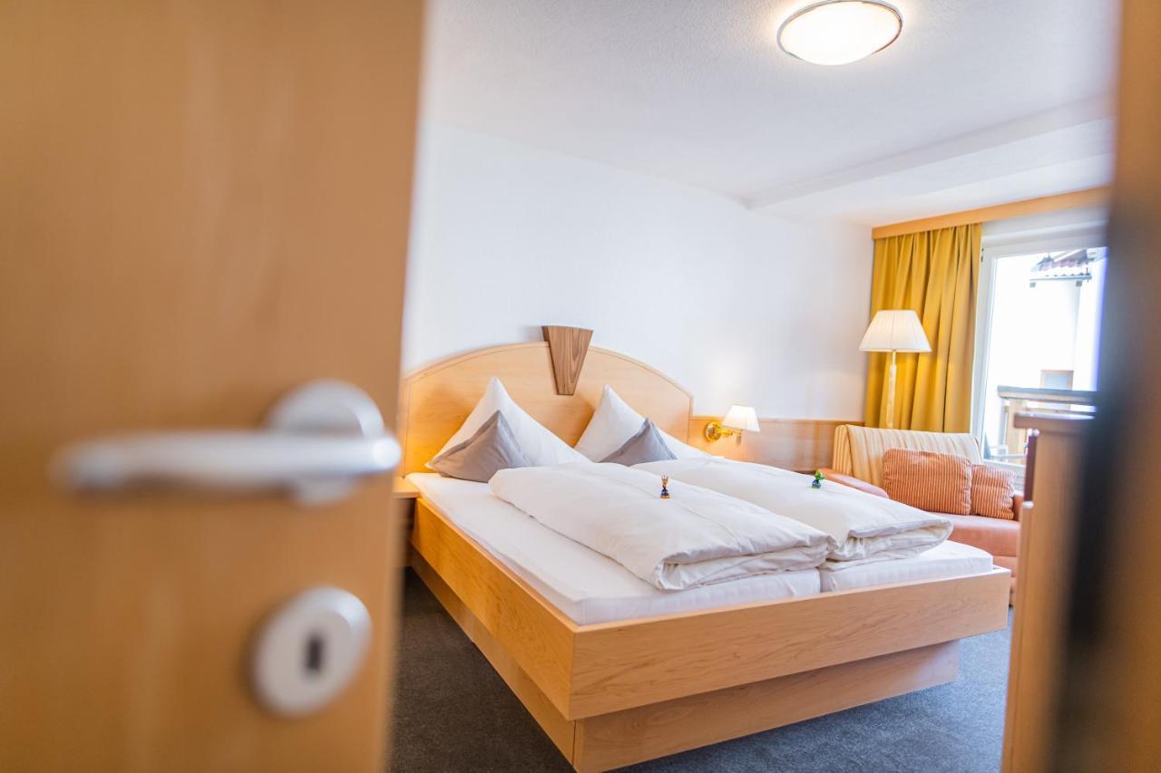 Aparthotel Hochland Gmbh Nauders Buitenkant foto