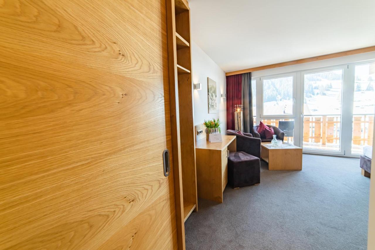 Aparthotel Hochland Gmbh Nauders Buitenkant foto